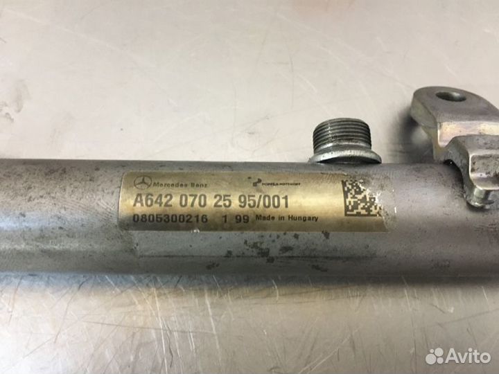 Топливная рампа правая Mercedes S-Class W221 OM642