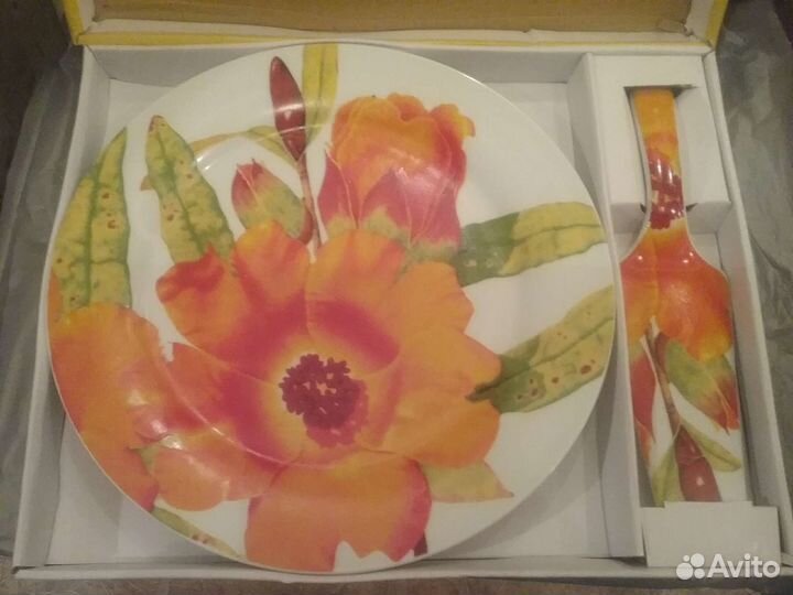 Блюдо с лопаткой