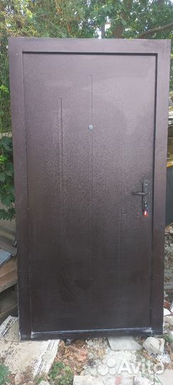 Дверь входная металлическая от застройщика