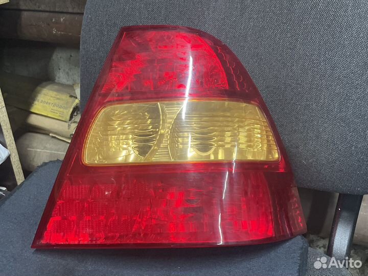 Стоп сигнал правый 00-02 год Toyota Corolla