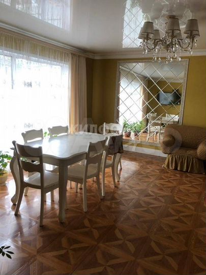 Дом 604,1 м² на участке 20,2 сот.