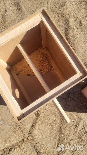 Домики для клеточных птиц. Попугаев, канареек