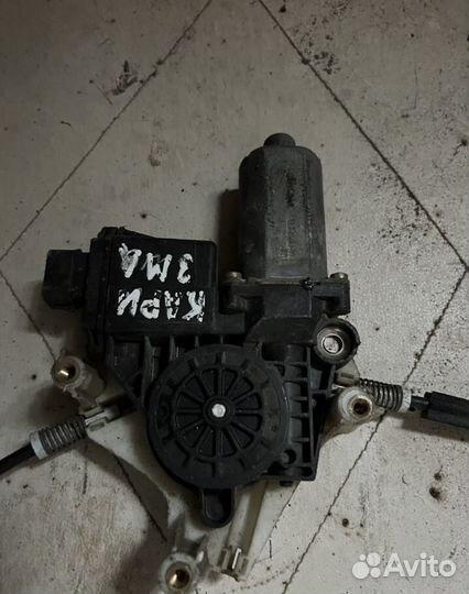 Стеклоподъемник правый Mitsubishi Carisma