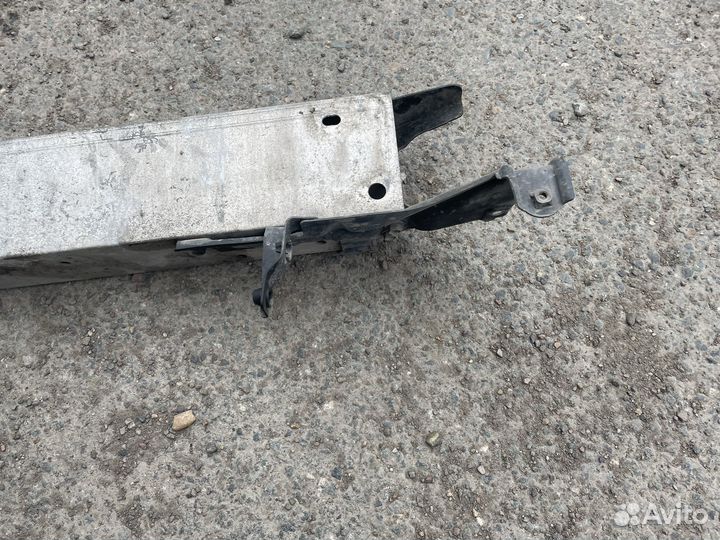 Усилитель переднего бампера celica st202