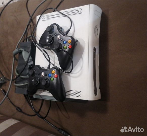 Продам приставку xbox 360