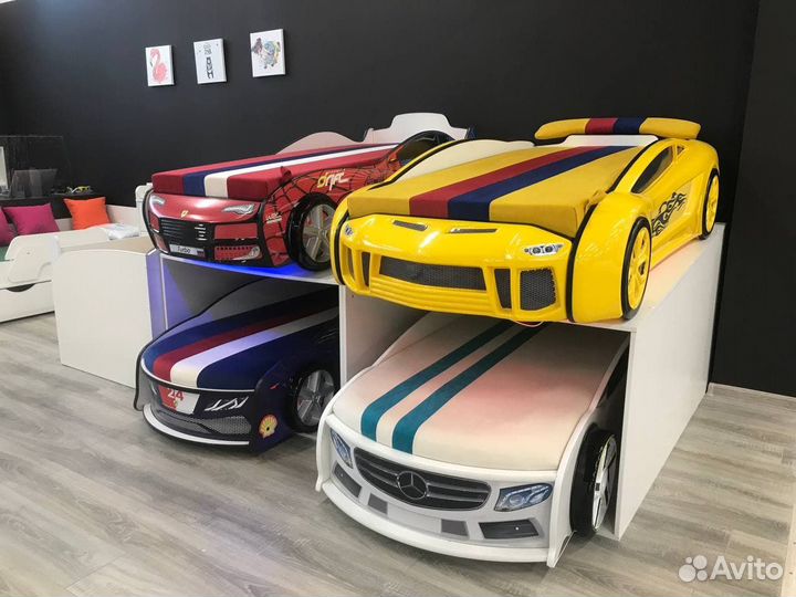 Детская кровать машина