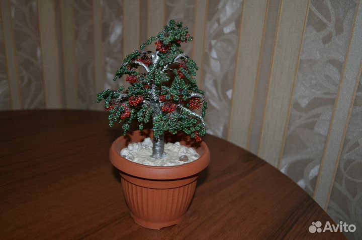 Деревья из бисера в ассортименте