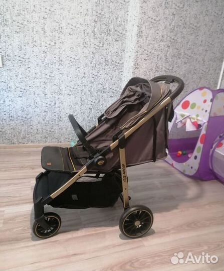 Детская прогулочная коляска
