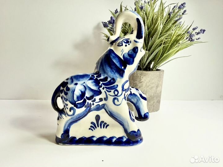 Фигурка слоника из гжели
