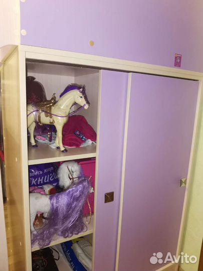 Детская кровать чердак с полками и шкафом купе