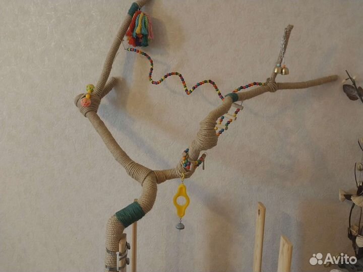 Ветка с игрушками для попугая