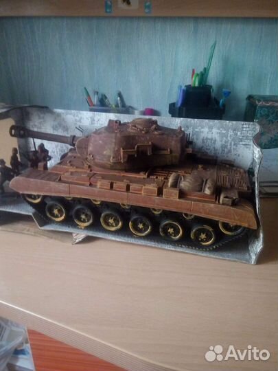 Инерционный игрушечный танк с бойцами