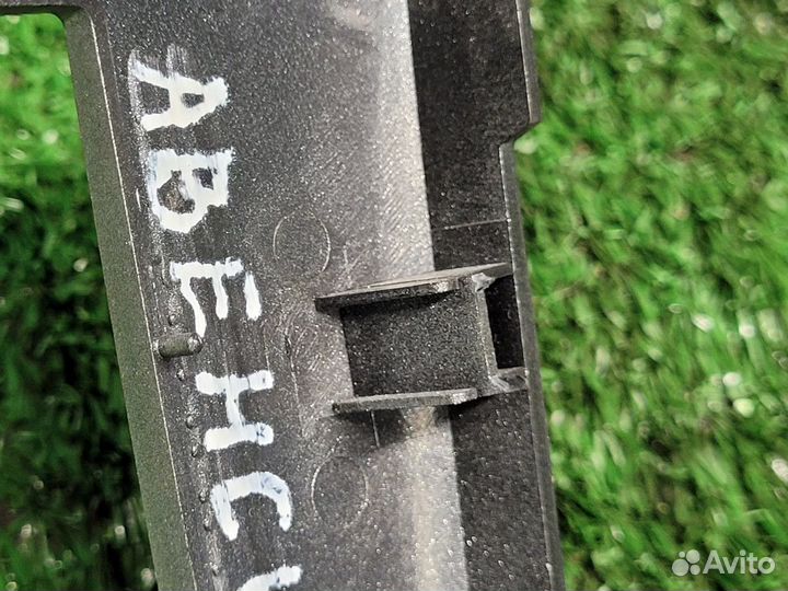 Рамка магнитолы на Avensis T220