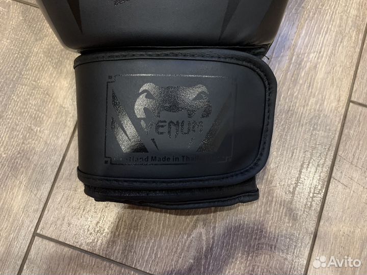 Боксерские перчатки (venum)