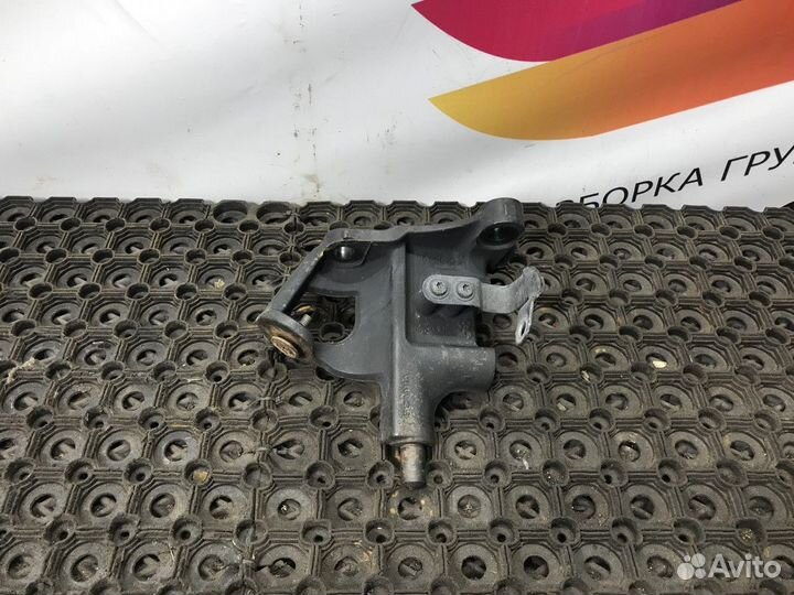 Кронштейн торсиона кабины левый Scania 5-series