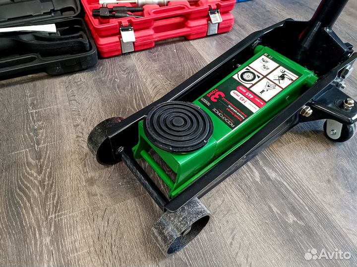 Домкрат подкатной 3т RockForce