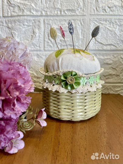 Игольница с местом для хранения ручная работа