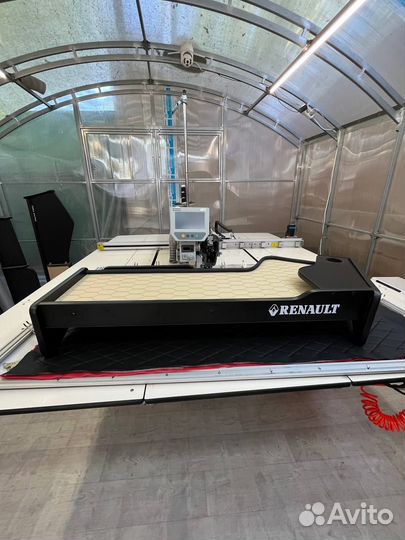 Столик полка на тореду грузовика reno magnum premi