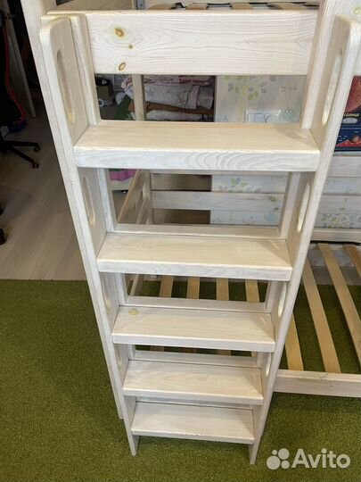 Кровать-домик двухьярусная