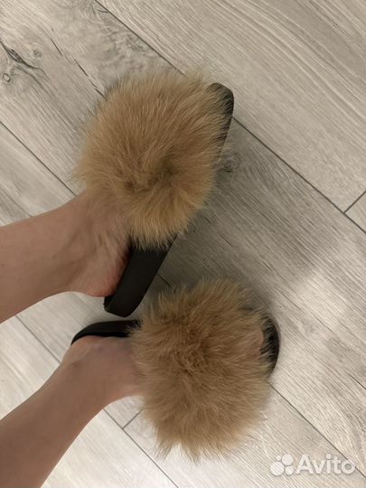 Сабо с натуральным мехом песца