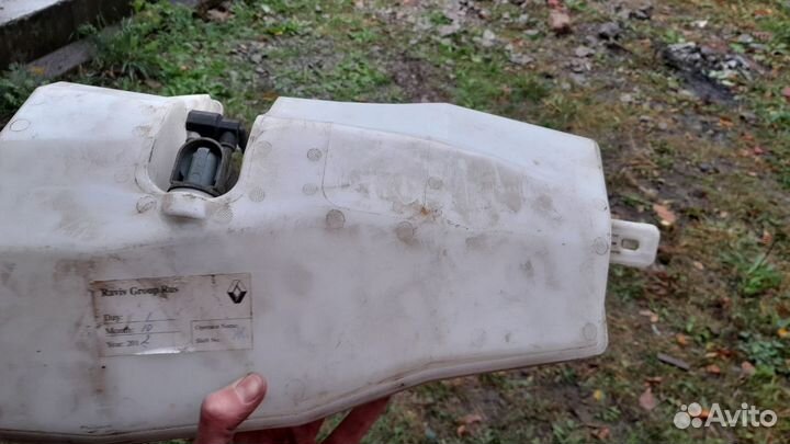 Бачок омывателя renault