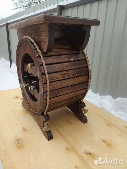 Винный столик деревянный