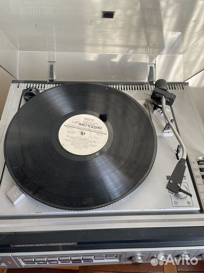 Виниловый проигрыватель
