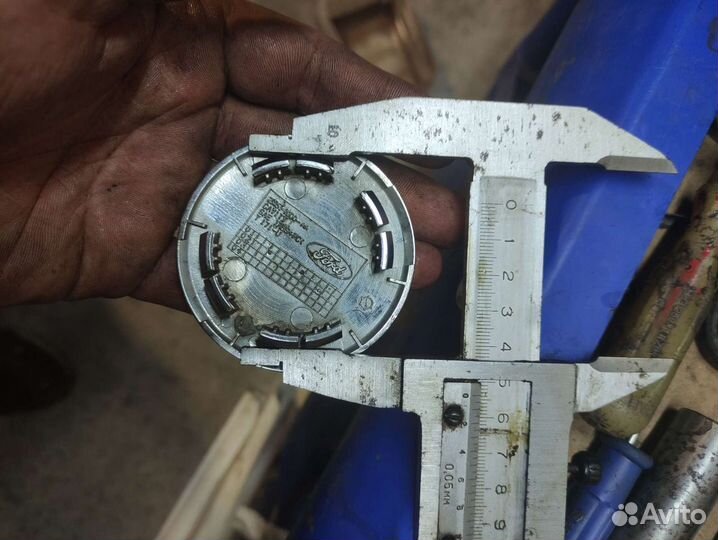 Заглушки на литые диски Ford