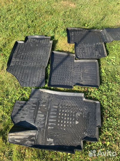 Автомобильные коврики резиновые бу
