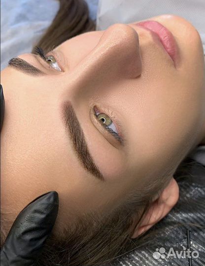 Модель на перманентный макияж бровей