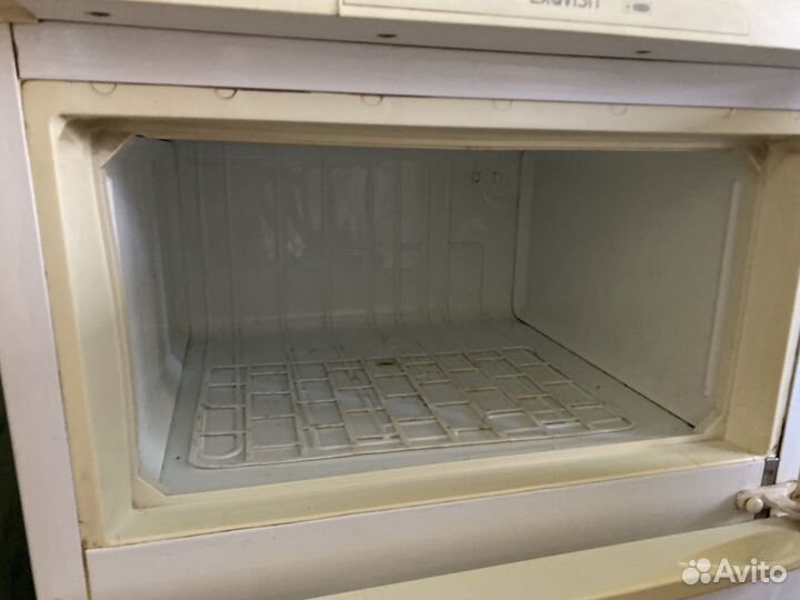 Холодильник сломанный