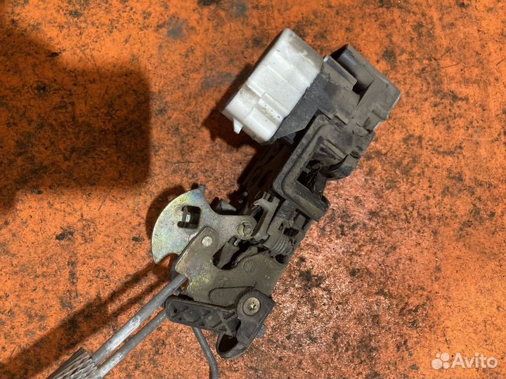 Замок двери задней правой Chevrolet Trail Blazer 1