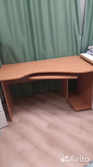 Продаю письменный стол
