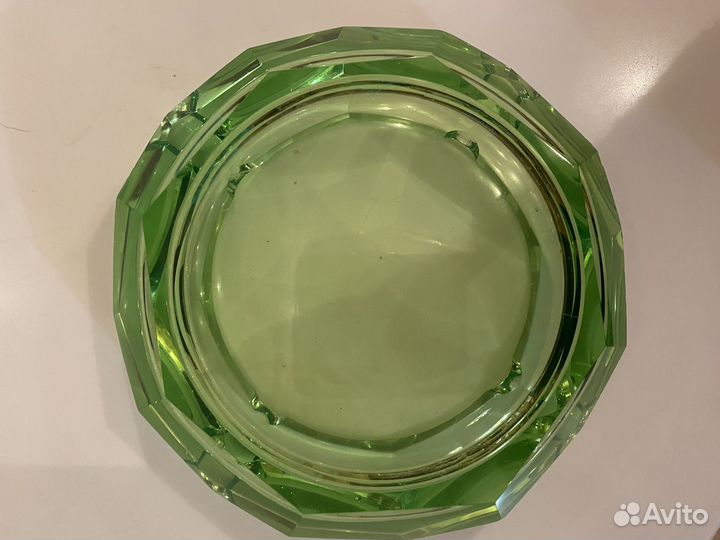 Урановое стекло пепельница