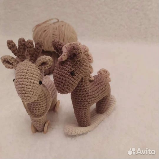 Лошадка-качалка, вязаная лошадка