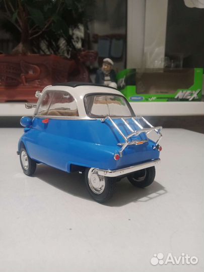 Модель автомобиля 1/18 BMW isetta