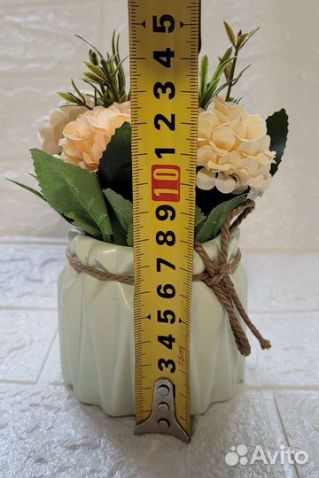 Интерьерная ваза с искусственными цветами