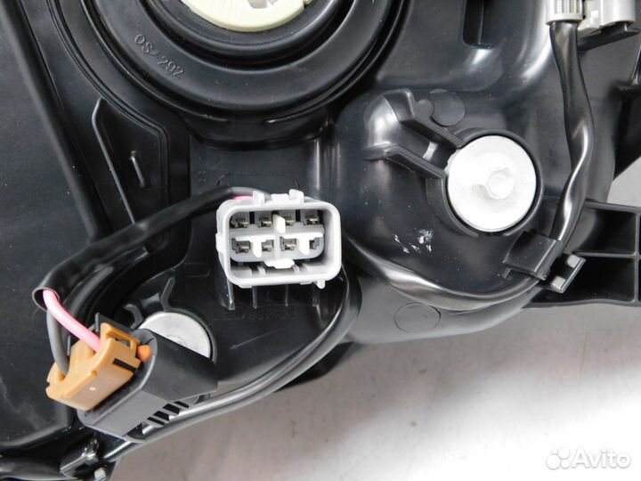 Фара правая Toyota Land Cruiser Prado