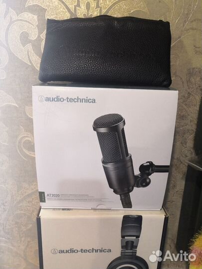 Студийный микрофон Audio-Technica AT2020