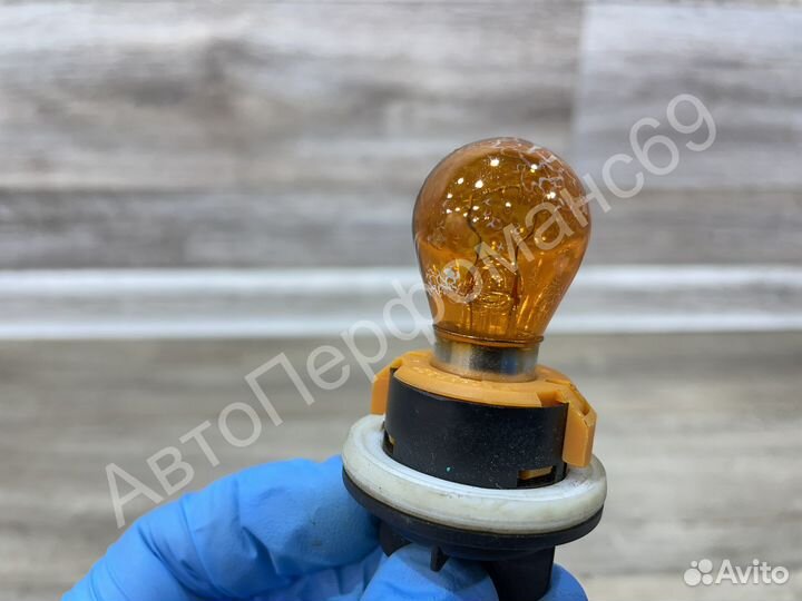 Патрон лампы поворотника фары Renault Duster 1
