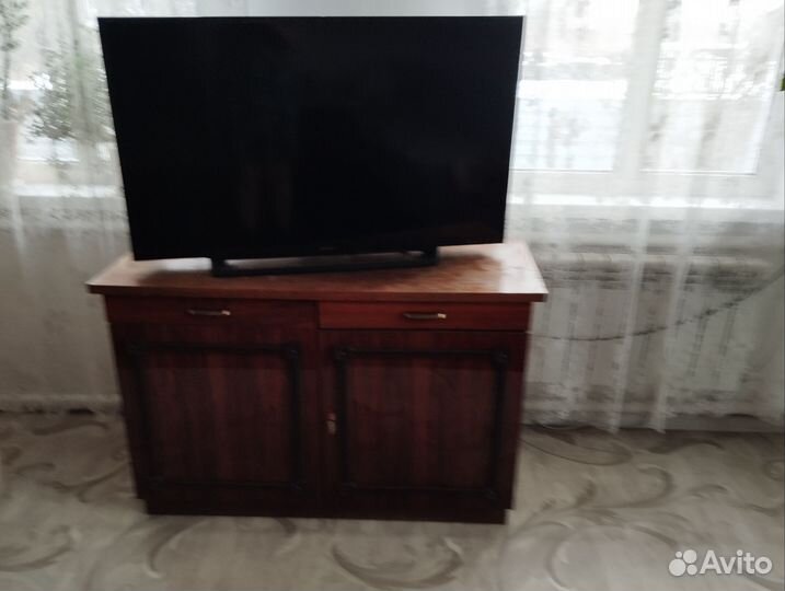 Шкаф с двумя тумбами