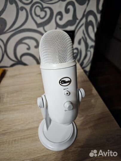 Микрофон Blue yeti