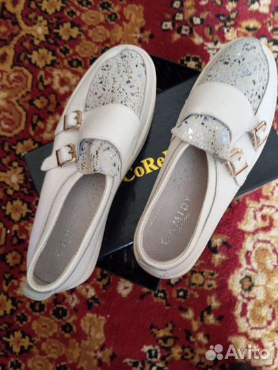 Кроссовки кожаные женские на 39-40 размер