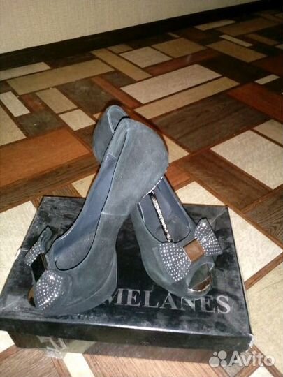 Продам замшевые туфли