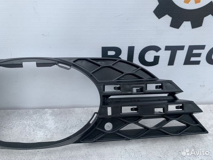 Решетка птф правая Mercedes A2118850822