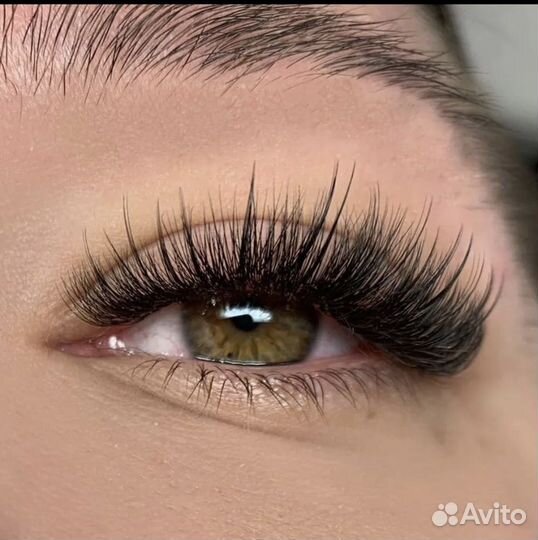 Мастер по наращиванию ресниц