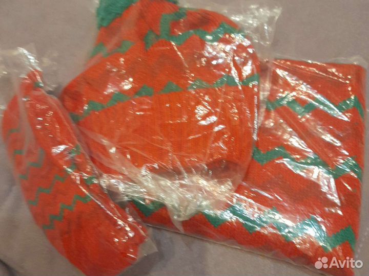 Новое шарф,шапка,варюшки кока-кола