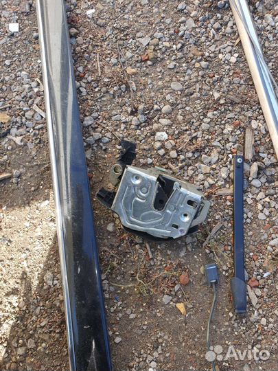 Задний правый замок двери на мерседес 220