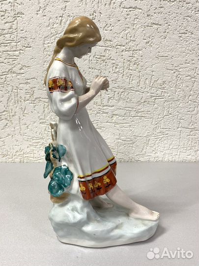 Статуэтка гадание на ромашке