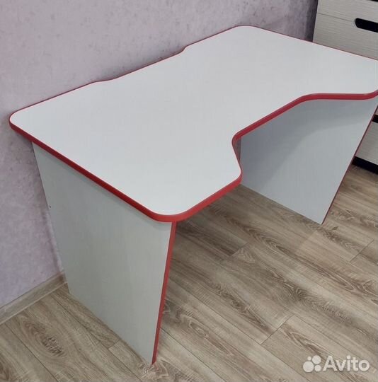 Игровой компьютерный стол